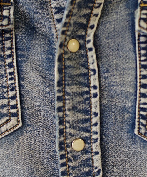 RATTLE TRAP(ラトルトラップ)の「【雑誌Safari(サファリ)11月号掲載】ジョグデニムシャツ(シャツ/ブラウス・メンズ・ブルー・M/L/LL)」の6枚目の写真