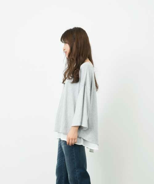 INTERPLANET(インタープラネット)の「《WEARISTA 三橋栄香セレクト》 袖ひらレイヤードP/O ネックレス付(Tシャツ/カットソー・レディース・ブラック/グレー/ブルー・FREE)」の6枚目の写真