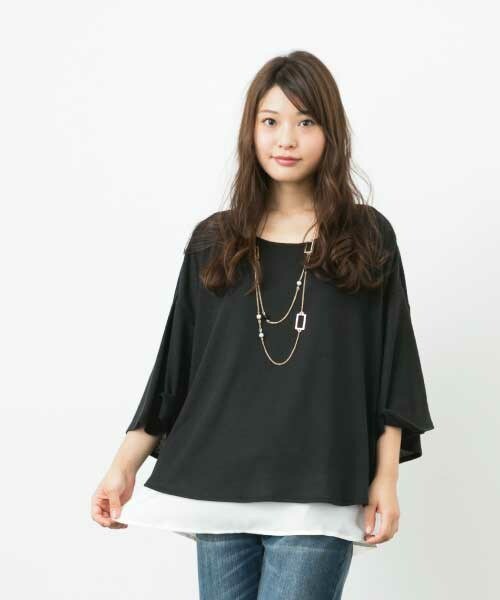 INTERPLANET(インタープラネット)の「《WEARISTA 三橋栄香セレクト》 袖ひらレイヤードP/O ネックレス付(Tシャツ/カットソー・レディース・ブラック/グレー/ブルー・FREE)」の2枚目の写真