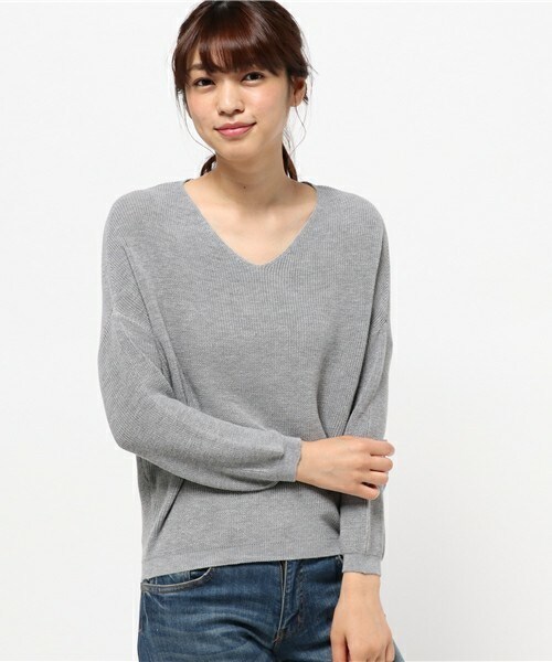 archives（アルシーヴ）の「アゼアミVネックプルオーバー（ニット/セーター・レディース・ホワイト/オフホワイト/グレー/ネイビー/キャメル/ワイン・MEDIUM）」の4枚目の写真