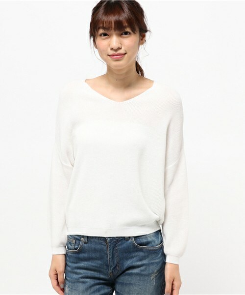 archives（アルシーヴ）の「アゼアミVネックプルオーバー（ニット/セーター・レディース・ホワイト/オフホワイト/グレー/ネイビー/キャメル/ワイン・MEDIUM）」の7枚目の写真