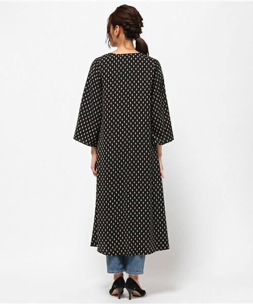 archives（アルシーヴ）の「小紋柄ガウン（ワンピース・レディース・オフホワイト/ブラック/ネイビー・MEDIUM）」の6枚目の写真
