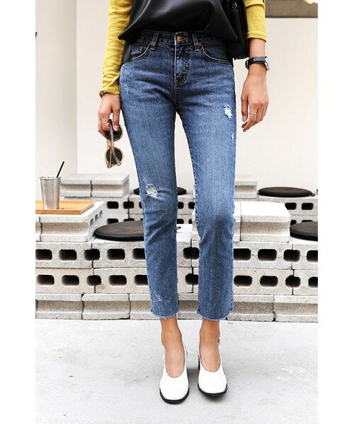 DHOLIC(ディーホリック)の「フレイドヘムスリムストレートデニムパンツ(デニムパンツ・レディース・ブルーデニム・S/M/L)」の1枚目の写真