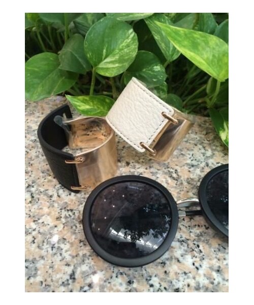 copine（コピン）の「【本格牛革ブレスレット】リアルレザーゴールド太バングル（バングル/リストバンド・レディース・その他）」の3枚目の写真