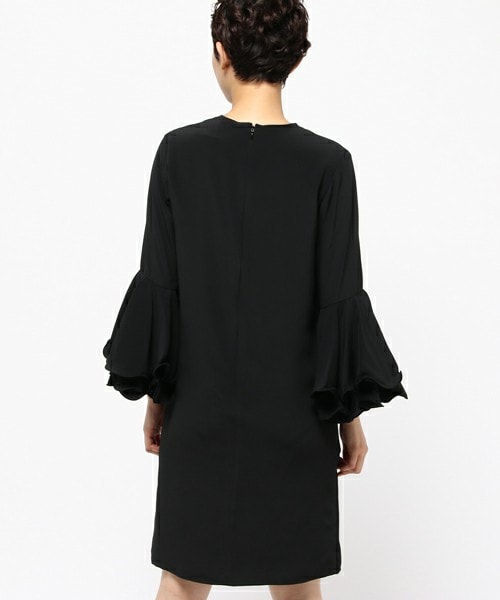 muller of yoshiokubo（ミュラーオブヨシオクボ）の「muller of yoshiokubo フレアスリーブドレス（ワンピース・レディース・ブラック・36/38）」の3枚目の写真