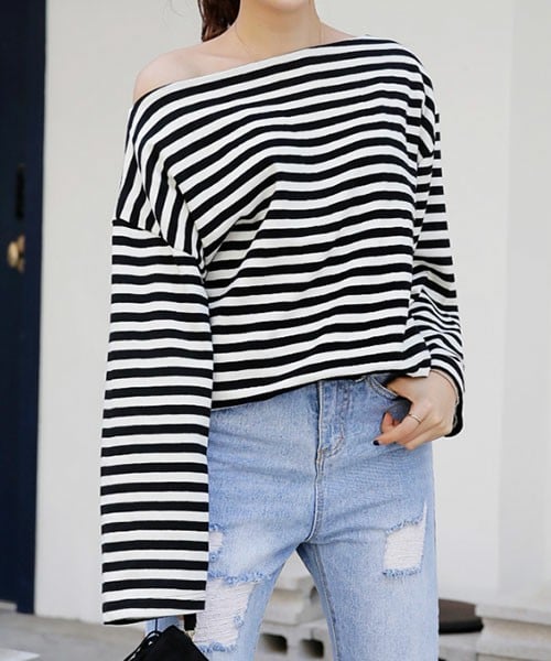DHOLIC(ディーホリック)の「ワイドシルエットボートネックボーダーTシャツ(Tシャツ/カットソー・レディース・ブラック/ブルー・FREE)」の1枚目の写真