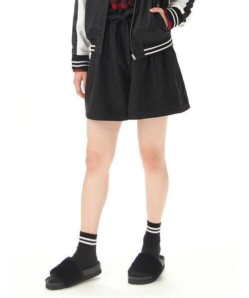 Honeys（ハニーズ）の「共ベルト付キュロット（キュロット・ショートパンツ・レディース・クロ花柄/クロ/コン/ボルドー/キャメル/グリーン花柄/ピンク/アカ花柄・Ｓ/Ｍ/Ｌ）」の2枚目の写真