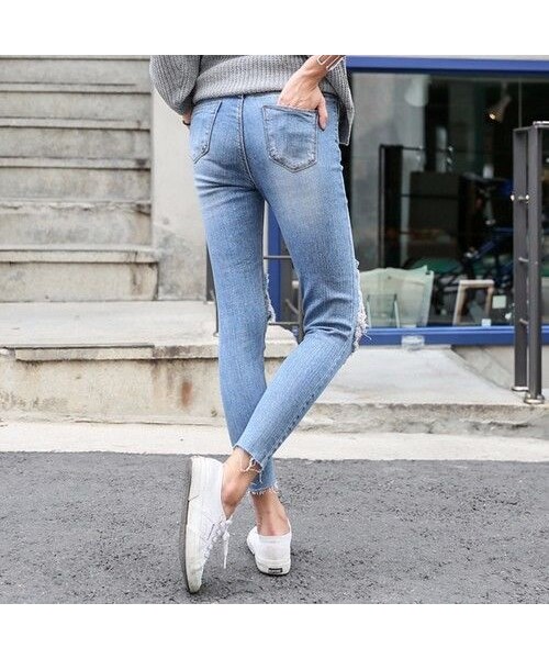 no brand（ノーブランド）の「フレイドヘム加工ダメージデニム（デニムパンツ・レディース・その他）」の4枚目の写真