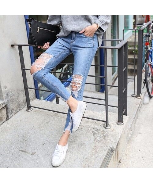 no brand（ノーブランド）の「フレイドヘム加工ダメージデニム（デニムパンツ・レディース・その他）」の2枚目の写真