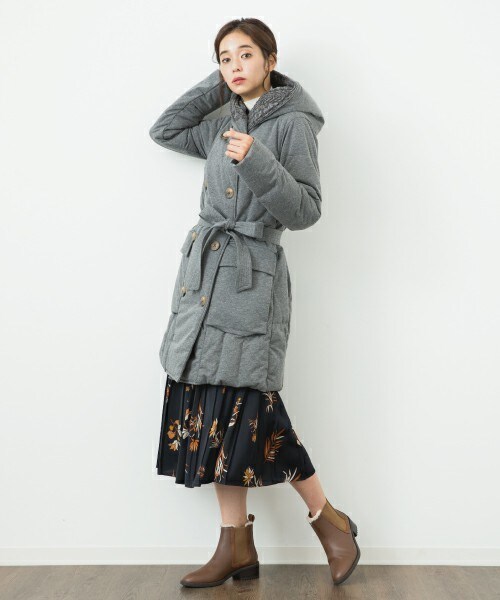 YOSOOU（ヨソオウ）の「【粧う/YOSOOU/ヨソオウ】Big Hood Coat（ダウンジャケット/コート・レディース・ブラック/チャコールグレー/ベージュ・2/3）」の3枚目の写真