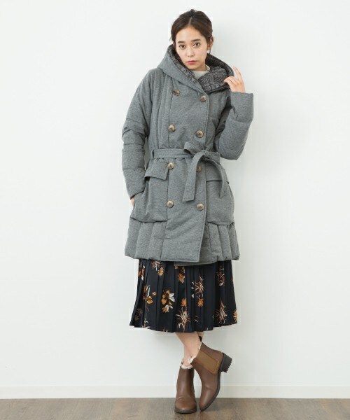 YOSOOU（ヨソオウ）の「【粧う/YOSOOU/ヨソオウ】Big Hood Coat（ダウンジャケット/コート・レディース・ブラック/チャコールグレー/ベージュ・2/3）」の5枚目の写真