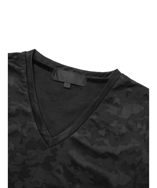 Luv maison（ラブメゾン）の「ジャガード・カモVネックロンTEE（トップス・メンズ・ブラック/ホワイト/ワイン・M/L）」の11枚目の写真