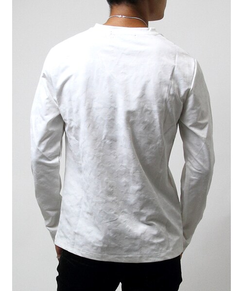 Luv maison（ラブメゾン）の「ジャガード・カモVネックロンTEE（トップス・メンズ・ブラック/ホワイト/ワイン・M/L）」の3枚目の写真