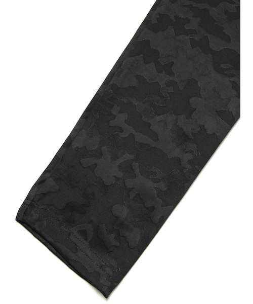 Luv maison（ラブメゾン）の「ジャガード・カモVネックロンTEE（トップス・メンズ・ブラック/ホワイト/ワイン・M/L）」の12枚目の写真