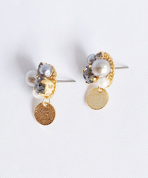 PAULOWNIA（ポロウニア）の「ミニビジューコイン（ピアス（両耳用）・レディース・ベージュ/ピンク/ブラック/ネイビー・Free）」の5枚目の写真