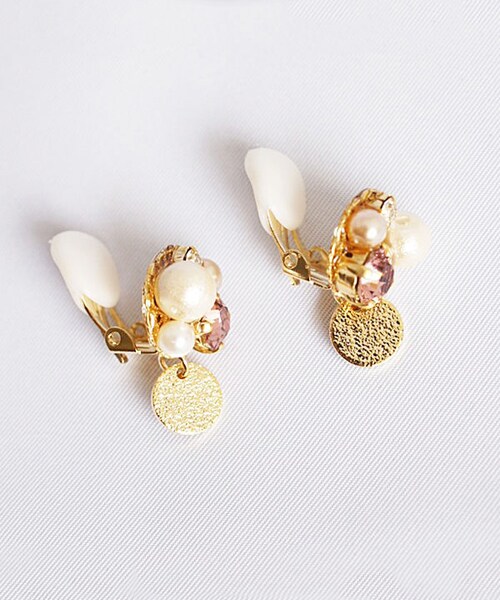 PAULOWNIA（ポロウニア）の「ミニビジューコイン（ピアス（両耳用）・レディース・ベージュ/ピンク/ブラック/ネイビー・Free）」の7枚目の写真