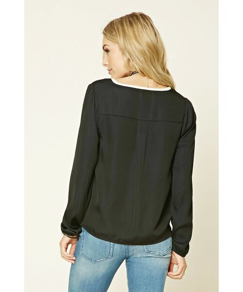 FOREVER 21（フォーエバー トゥエンティーワン）の「FOREVER 21 Contrast Satin Surplice Top（シャツ/ブラウス・レディース・White/Red/Black・S/M/L）」の11枚目の写真