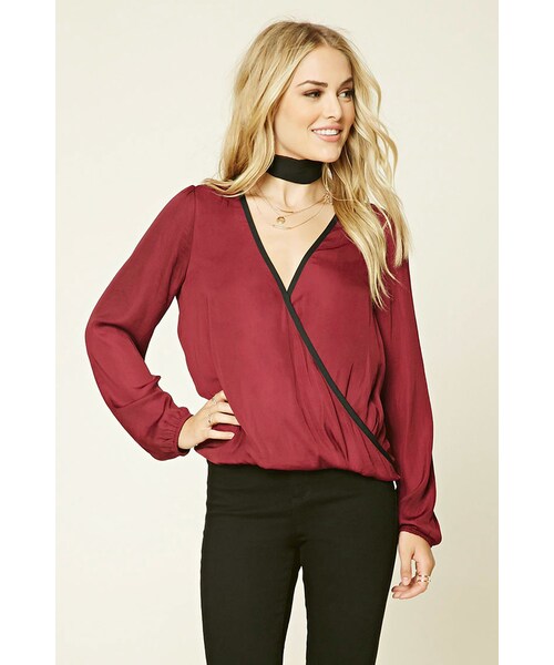 FOREVER 21（フォーエバー トゥエンティーワン）の「FOREVER 21 Contrast Satin Surplice Top（シャツ/ブラウス・レディース・White/Red/Black・S/M/L）」の9枚目の写真