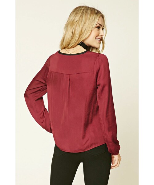 FOREVER 21（フォーエバー トゥエンティーワン）の「FOREVER 21 Contrast Satin Surplice Top（シャツ/ブラウス・レディース・White/Red/Black・S/M/L）」の8枚目の写真