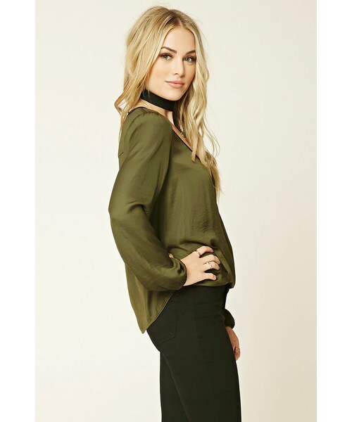 FOREVER 21（フォーエバー トゥエンティーワン）の「FOREVER 21 Contrast Satin Surplice Top（シャツ/ブラウス・レディース・White/Red/Black・S/M/L）」の13枚目の写真