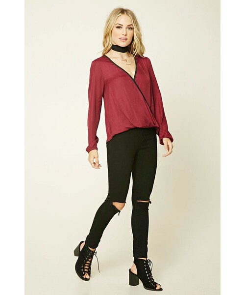 FOREVER 21（フォーエバー トゥエンティーワン）の「FOREVER 21 Contrast Satin Surplice Top（シャツ/ブラウス・レディース・White/Red/Black・S/M/L）」の5枚目の写真