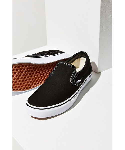 VANS(バンズ)の「Vans Classic Slip-On Sneaker(スニーカー・レディース・Black/Blue/White・W 10/M 8.5/W 6/M 4.5/W 7.5/M 6/W 7/M 5.5/W 8.5/M 7/W 8/M 6.5/W 9/M 7.5)」の4枚目の写真