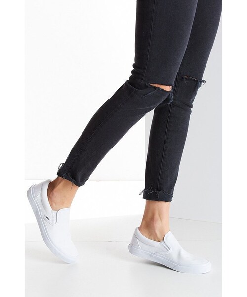 VANS(バンズ)の「Vans Classic Slip-On Sneaker(スニーカー・レディース・Black/Blue/White・W 10/M 8.5/W 6/M 4.5/W 7.5/M 6/W 7/M 5.5/W 8.5/M 7/W 8/M 6.5/W 9/M 7.5)」の2枚目の写真