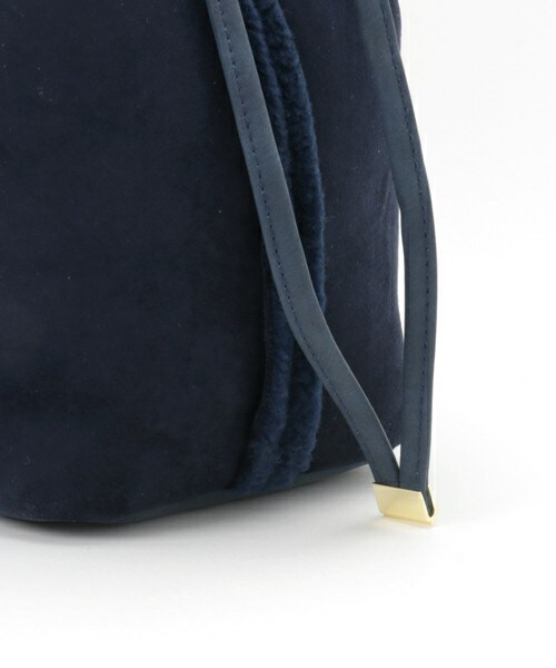 matelasse durer（マトラッセ デュレ）の「ムートンキンチャクバッグ（ショルダーバッグ・レディース・ブラック/ネイビー/キャメル・フリー）」の7枚目の写真