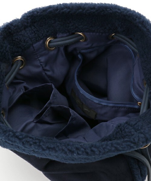 matelasse durer（マトラッセ デュレ）の「ムートンキンチャクバッグ（ショルダーバッグ・レディース・ブラック/ネイビー/キャメル・フリー）」の8枚目の写真