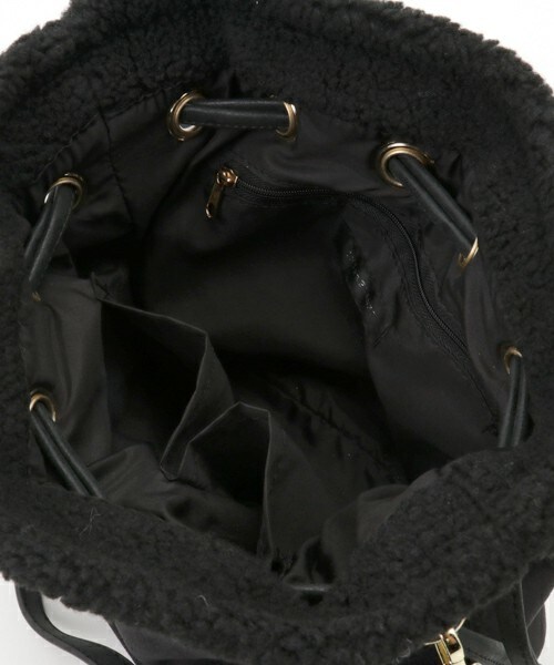 matelasse durer（マトラッセ デュレ）の「ムートンキンチャクバッグ（ショルダーバッグ・レディース・ブラック/ネイビー/キャメル・フリー）」の10枚目の写真