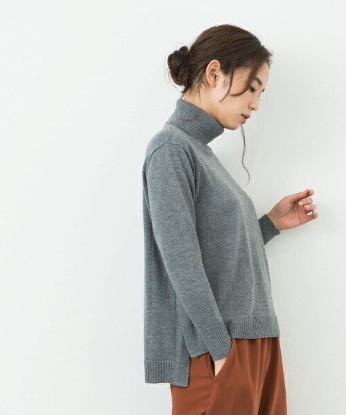 actuel（アクチュエル）の「サイドスリットタートル（ニット/セーター・レディース・ブラック/グレー/イエロー・FREE）」の3枚目の写真