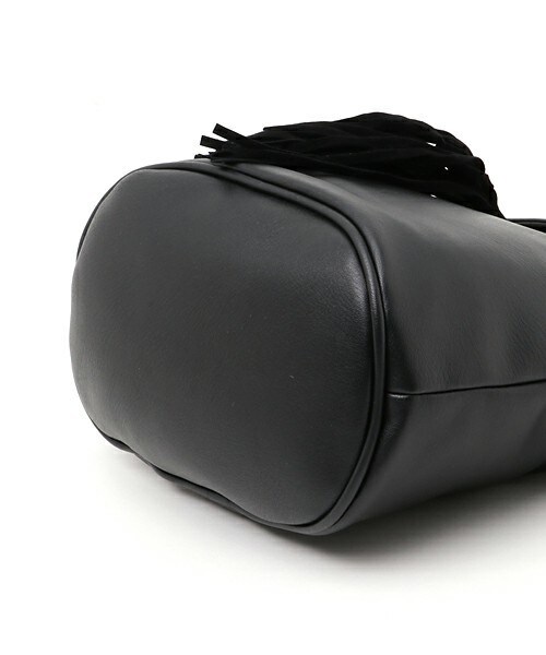 archives（アルシーヴ）の「タッセル付きバケツ型ショルダー（ショルダーバッグ・レディース・ブラック/キャメル・MEDIUM）」の7枚目の写真