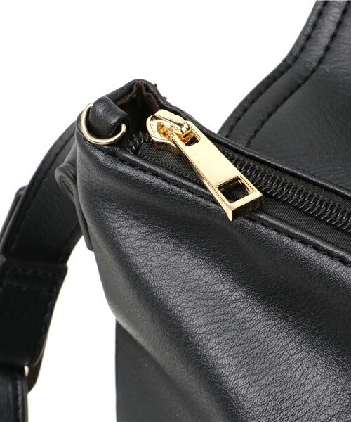 archives（アルシーヴ）の「タッセル付きバケツ型ショルダー（ショルダーバッグ・レディース・ブラック/キャメル・MEDIUM）」の6枚目の写真