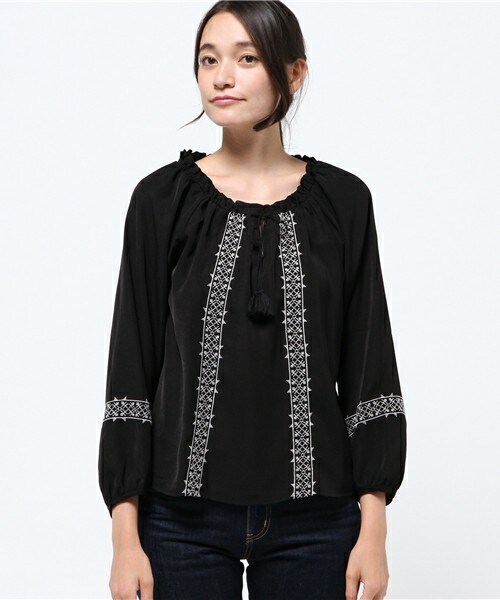 archives（アルシーヴ）の「刺繍タッセルプルオーバー（シャツ/ブラウス・レディース・ブラック/グレー/ワイン・MEDIUM）」の4枚目の写真