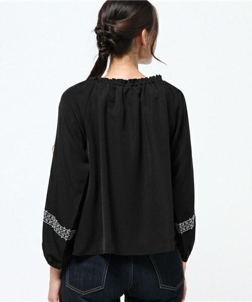 archives（アルシーヴ）の「刺繍タッセルプルオーバー（シャツ/ブラウス・レディース・ブラック/グレー/ワイン・MEDIUM）」の6枚目の写真