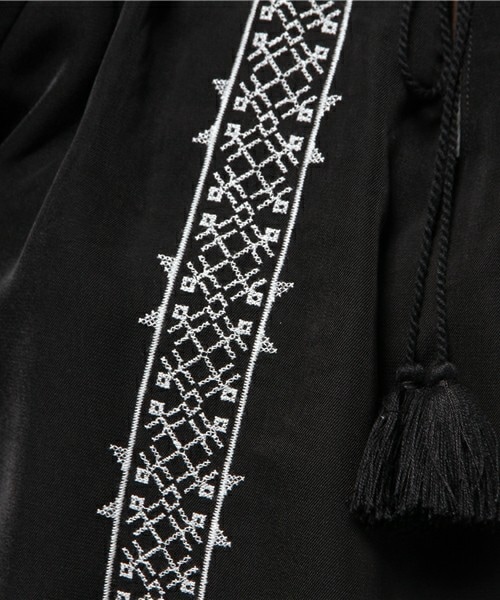 archives（アルシーヴ）の「刺繍タッセルプルオーバー（シャツ/ブラウス・レディース・ブラック/グレー/ワイン・MEDIUM）」の10枚目の写真