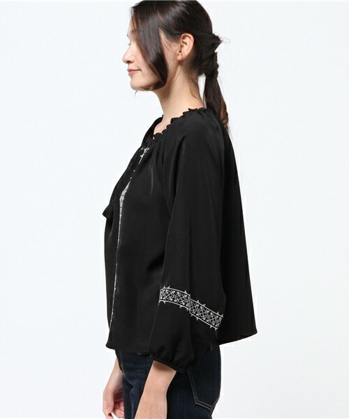 archives（アルシーヴ）の「刺繍タッセルプルオーバー（シャツ/ブラウス・レディース・ブラック/グレー/ワイン・MEDIUM）」の5枚目の写真