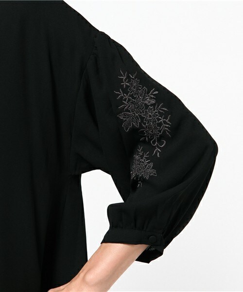 archives（アルシーヴ）の「刺繍ワンピース（ワンピース・レディース・オフホワイト/ブラック/キャメル・MEDIUM）」の10枚目の写真