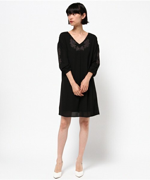 archives（アルシーヴ）の「刺繍ワンピース（ワンピース・レディース・オフホワイト/ブラック/キャメル・MEDIUM）」の7枚目の写真