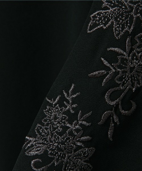 archives（アルシーヴ）の「刺繍ワンピース（ワンピース・レディース・オフホワイト/ブラック/キャメル・MEDIUM）」の12枚目の写真