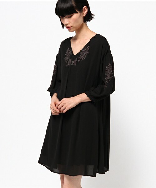 archives（アルシーヴ）の「刺繍ワンピース（ワンピース・レディース・オフホワイト/ブラック/キャメル・MEDIUM）」の2枚目の写真
