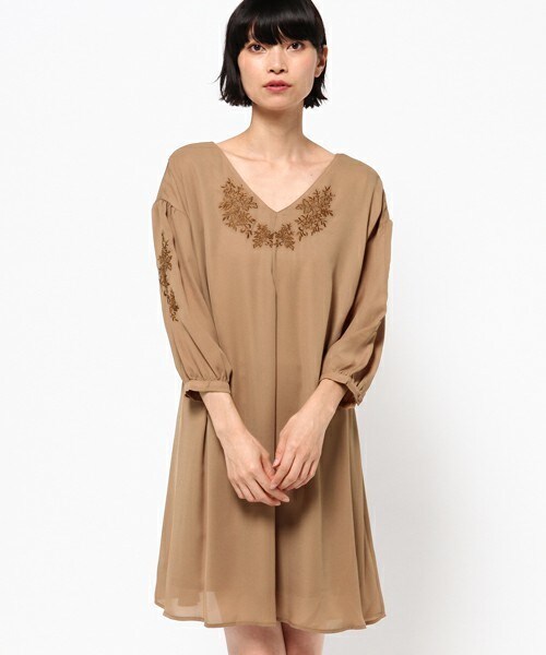 archives（アルシーヴ）の「刺繍ワンピース（ワンピース・レディース・オフホワイト/ブラック/キャメル・MEDIUM）」の3枚目の写真