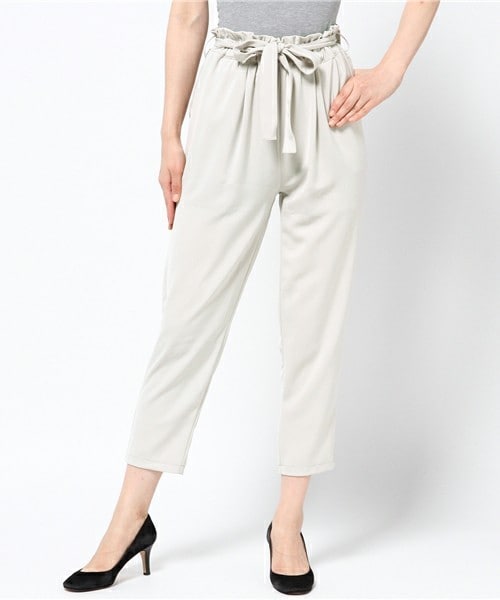 archives（アルシーヴ）の「リボンベルト付テーパードパンツ（その他パンツ・レディース・ブラック/グレー/ブラウン・MEDIUM）」の2枚目の写真