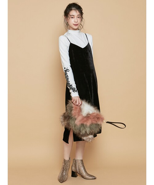 MURUA（ムルーア）の「≪WEB限定商品≫ベロアキャミワンピース（ワンピース/ドレス・レディース・ブラック/ベージュ）」の3枚目の写真