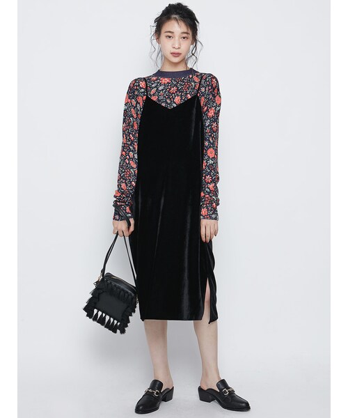 MURUA（ムルーア）の「≪WEB限定商品≫ベロアキャミワンピース（ワンピース/ドレス・レディース・ブラック/ベージュ）」の4枚目の写真