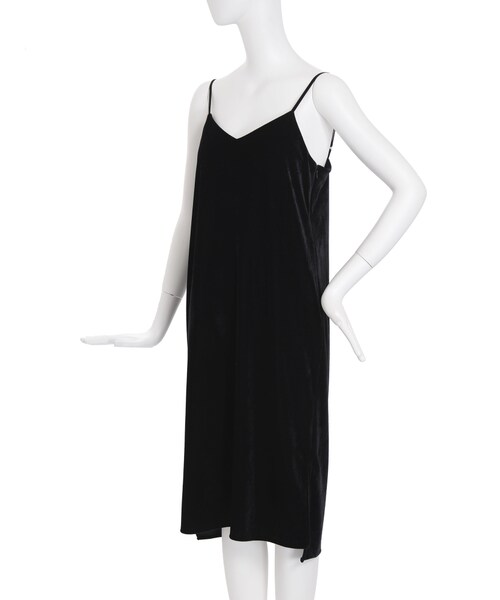 MURUA（ムルーア）の「≪WEB限定商品≫ベロアキャミワンピース（ワンピース/ドレス・レディース・ブラック/ベージュ）」の6枚目の写真