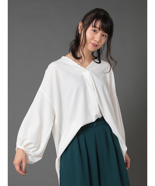 w closet(ダブルクローゼット)の「後ろリボンボリューム袖プルオーバー(トップス・レディース・オフホワイト/キャメル/ブラック・FREE)」の6枚目の写真