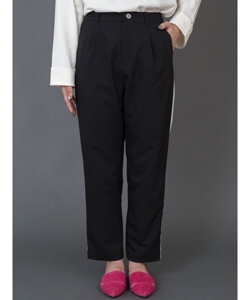 w closet（ダブルクローゼット）の「【SET FAIR対象】ツイルライン入りタックパンツ（パンツ・レディース・コーラルピンク/グレー/ブラック・FREE）」の4枚目の写真