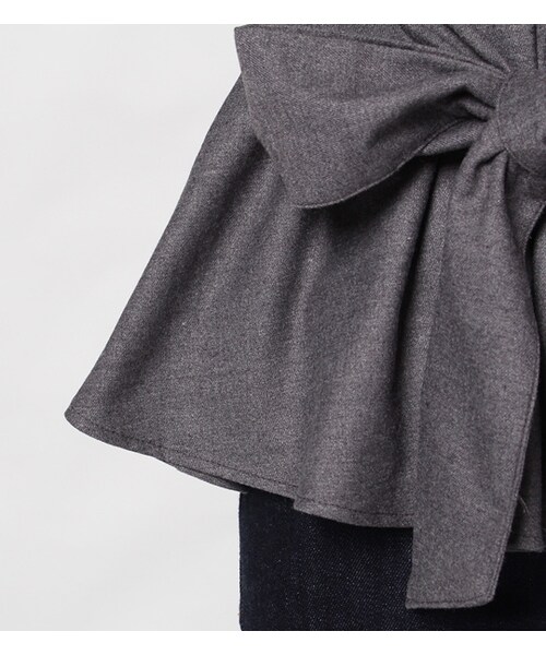 mysty woman（ミスティウーマン）の「ウエストギャザーフレアスリーブトップス（トップス・レディース・グレー/キャメル/ブラック）」の9枚目の写真