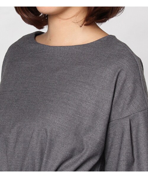 mysty woman（ミスティウーマン）の「ウエストギャザーフレアスリーブトップス（トップス・レディース・グレー/キャメル/ブラック）」の6枚目の写真